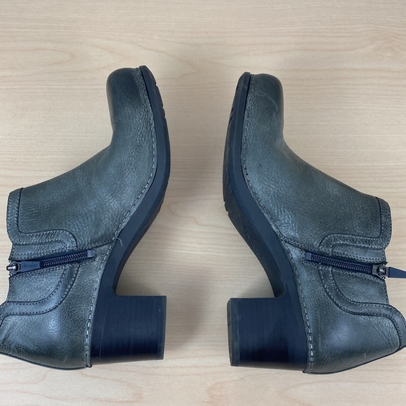 Dansko Harlene Distressed Grey Leather Heeled Bootie Size 40 - Picture 4 of 9